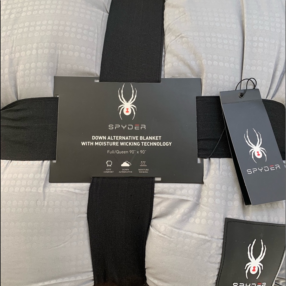 NWT SPYDER FULL/QUEEN Down Alternative Comforter🕷